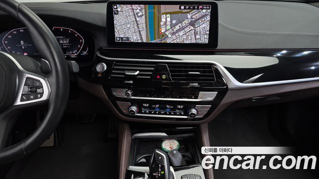 BMW 5-Series 2023 — photo 15