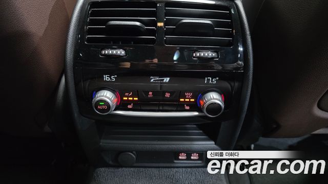 BMW 5-Series 2023 — photo 18