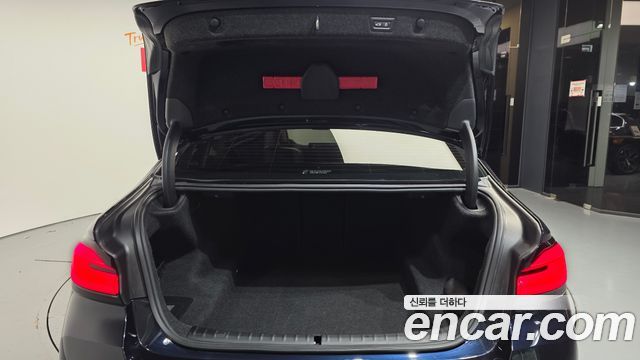 BMW 5-Series 2023 — photo 20