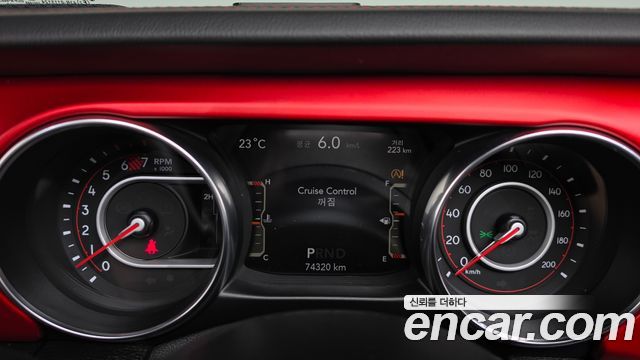 Jeep Wrangler 2020 — photo 11