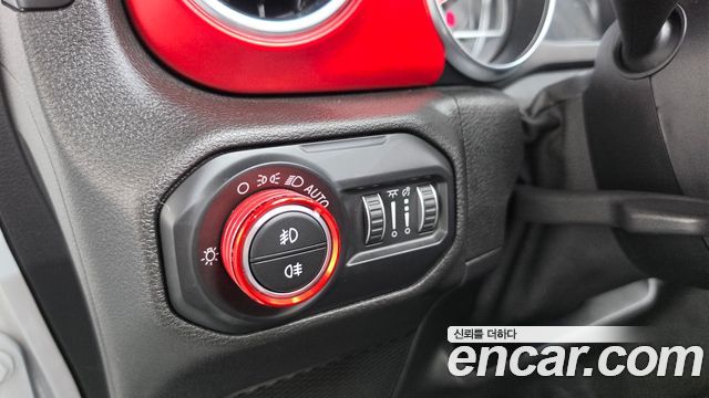 Jeep Wrangler 2020 — photo 26