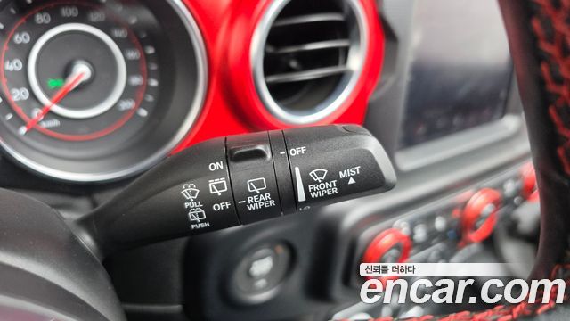 Jeep Wrangler 2020 — photo 27