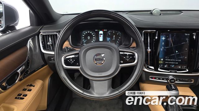 Volvo S90 2017 — photo 19