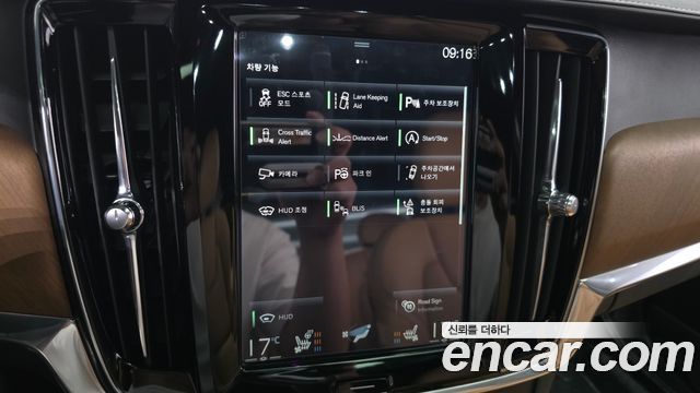 Volvo S90 2017 — photo 22
