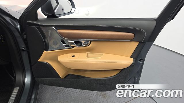 Volvo S90 2017 — photo 14
