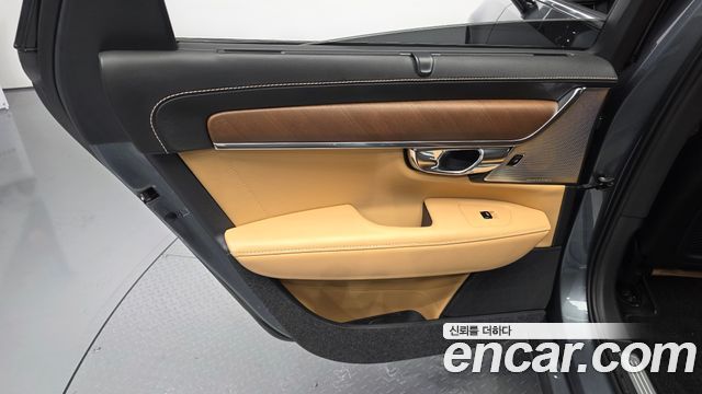 Volvo S90 2017 — photo 15