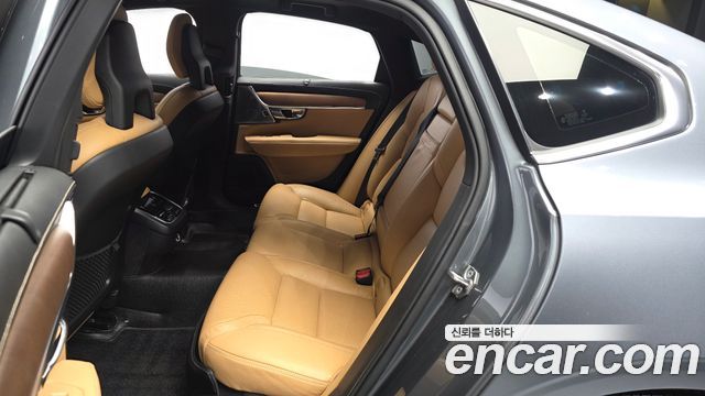 Volvo S90 2017 — photo 16