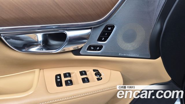 Volvo S90 2017 — photo 30