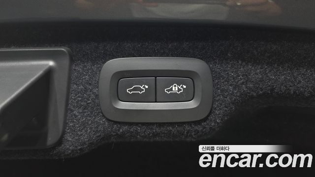 Volvo S90 2017 — photo 31