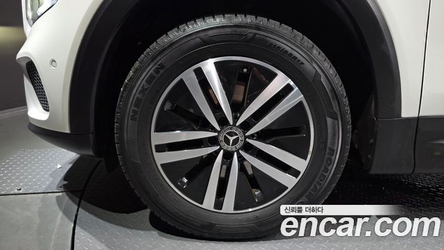 Mercedes-Benz GLB-Class 2021 — photo 5