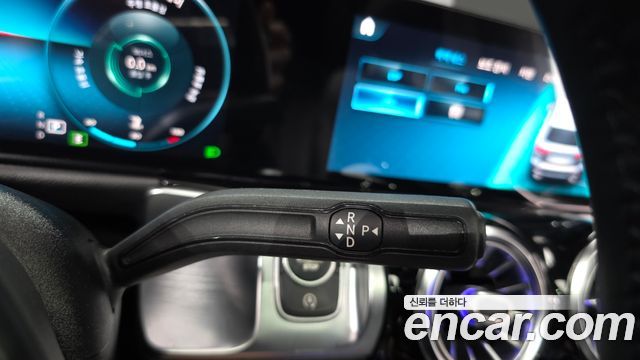 Mercedes-Benz GLB-Class 2021 — photo 9