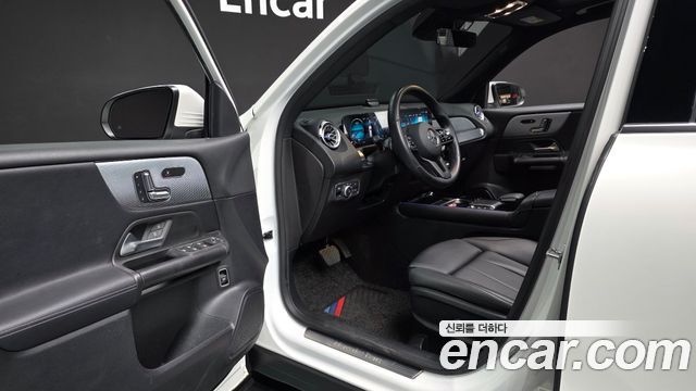Mercedes-Benz GLB-Class 2021 — photo 10