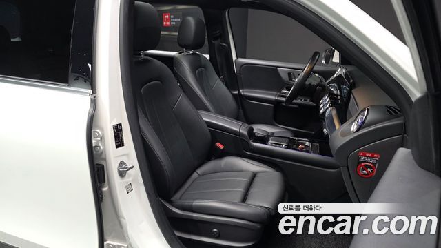 Mercedes-Benz GLB-Class 2021 — photo 11