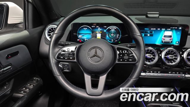 Mercedes-Benz GLB-Class 2021 — photo 13