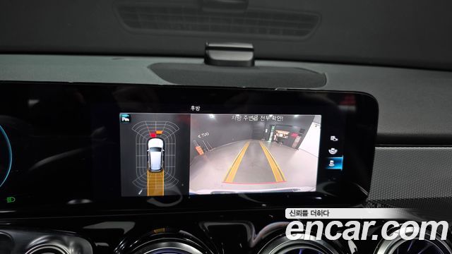 Mercedes-Benz GLB-Class 2021 — photo 15