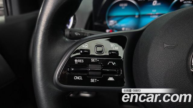Mercedes-Benz GLB-Class 2021 — photo 16