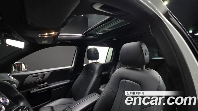 Mercedes-Benz GLB-Class 2021 — photo 17