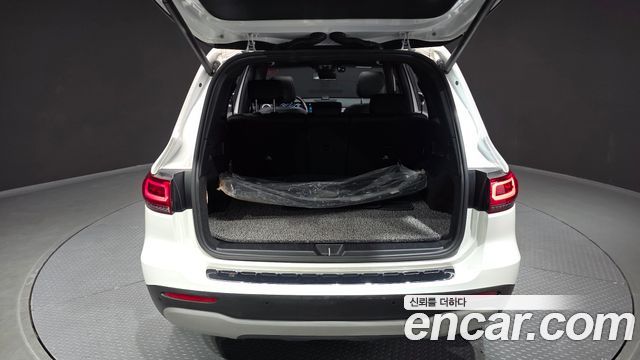 Mercedes-Benz GLB-Class 2021 — photo 19