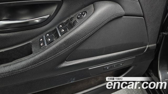 BMW 5-Series 2014 — photo 17