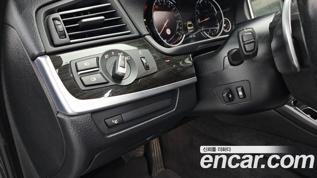 BMW 5-Series 2014 — photo 18