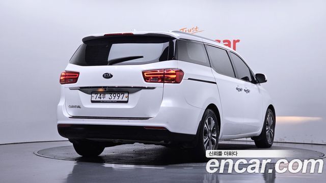 Kia Canival 2019 — photo 2