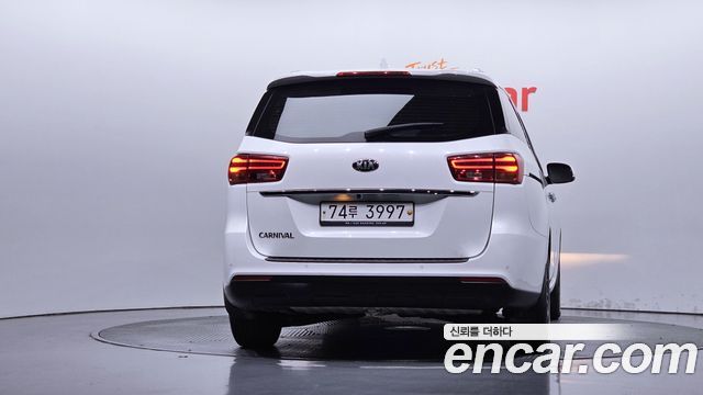 Kia Canival 2019 — photo 4