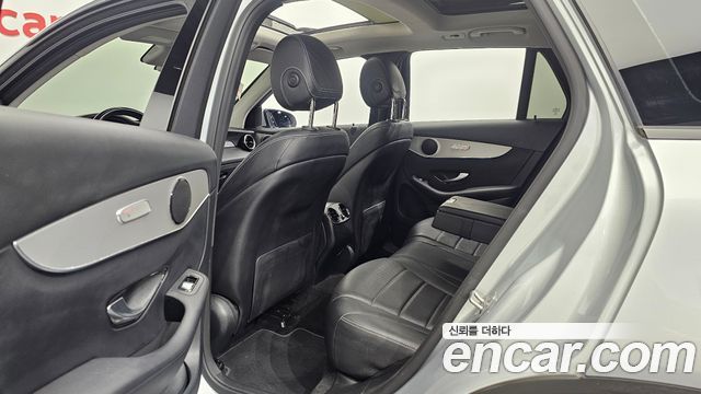 Mercedes-Benz GLC-Class 2019 — photo 16