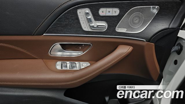 Mercedes-Benz GLE-Class 2024 — photo 24