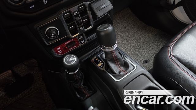 Jeep Wrangler 2022 — photo 12