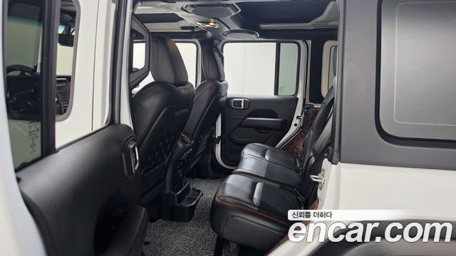 Jeep Wrangler 2022 — photo 17