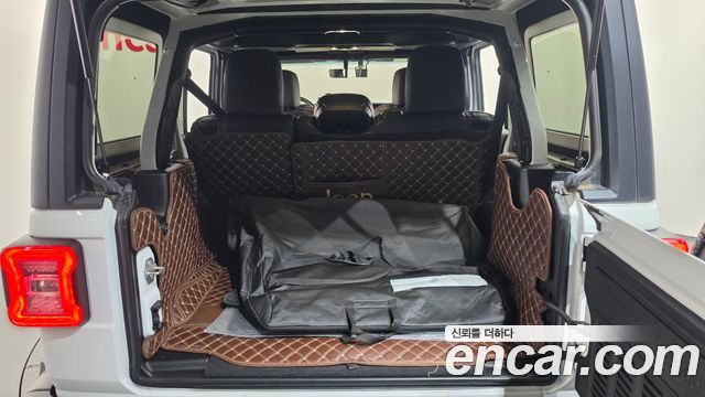 Jeep Wrangler 2022 — photo 21