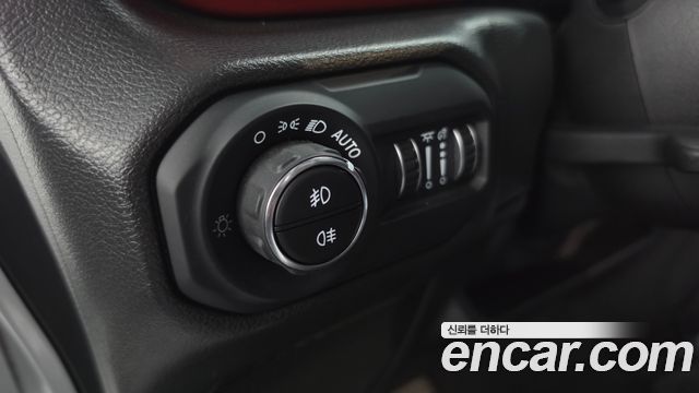 Jeep Wrangler 2022 — photo 23