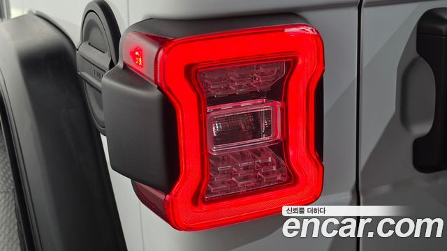 Jeep Wrangler 2022 — photo 9