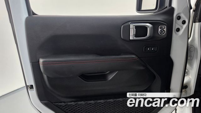 Jeep Wrangler 2022 — photo 14
