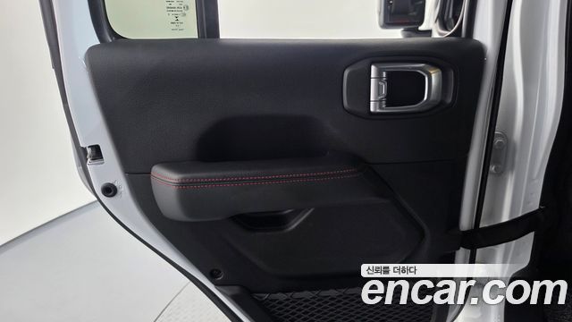 Jeep Wrangler 2022 — photo 15
