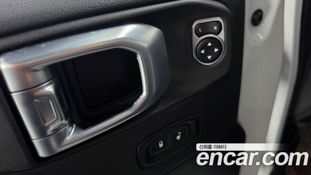 Jeep Wrangler 2022 — photo 27