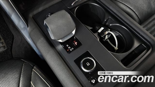 Land Rover Discovery 2022 — photo 9