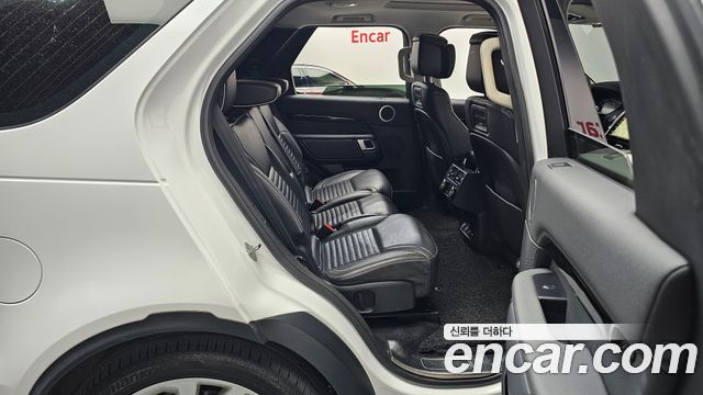 Land Rover Discovery 2022 — photo 12