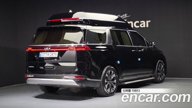 Kia Canival 2023 — photo 2