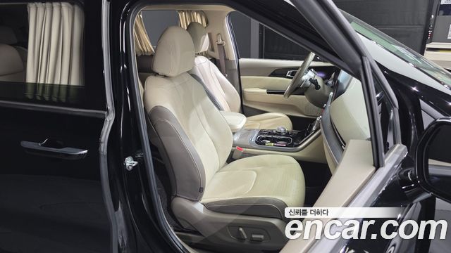 Kia Canival 2023 — photo 17