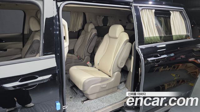 Kia Canival 2023 — photo 16
