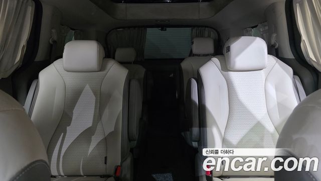 Kia Canival 2023 — photo 36