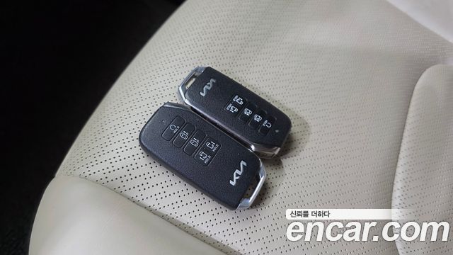 Kia Canival 2023 — photo 40