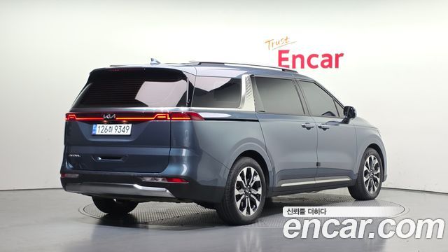 Kia Canival 2023 — photo 2