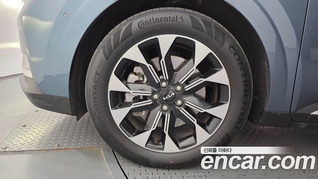Kia Canival 2023 — photo 5