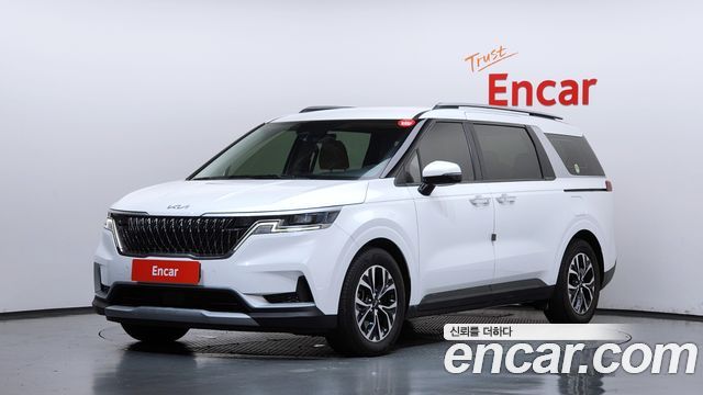 Kia Canival 2023 — photo 1