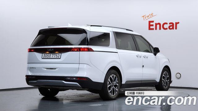 Kia Canival 2023 — photo 2