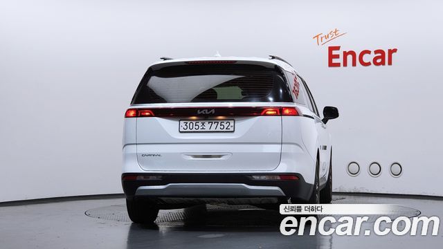 Kia Canival 2023 — photo 4