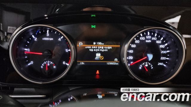 Kia Canival 2023 — photo 8