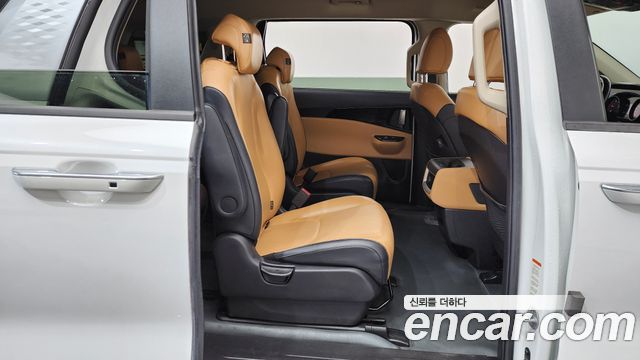 Kia Canival 2023 — photo 12